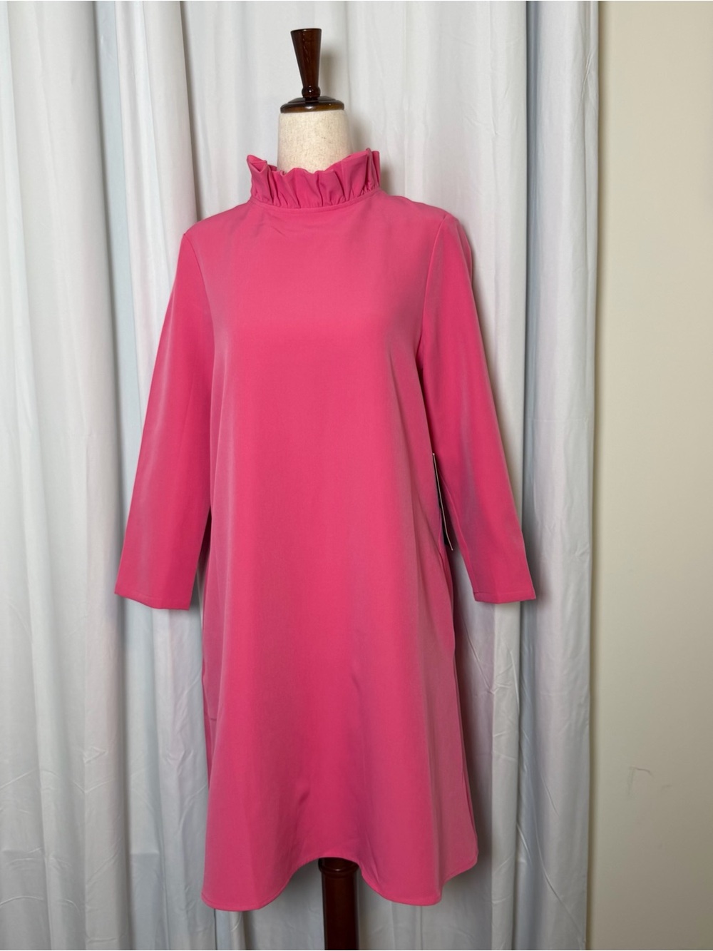 Tuckernuck Daphne Dress NWT Hot Pink Bow Back Shift Pockets Women’s Small - Picture 2 of 14